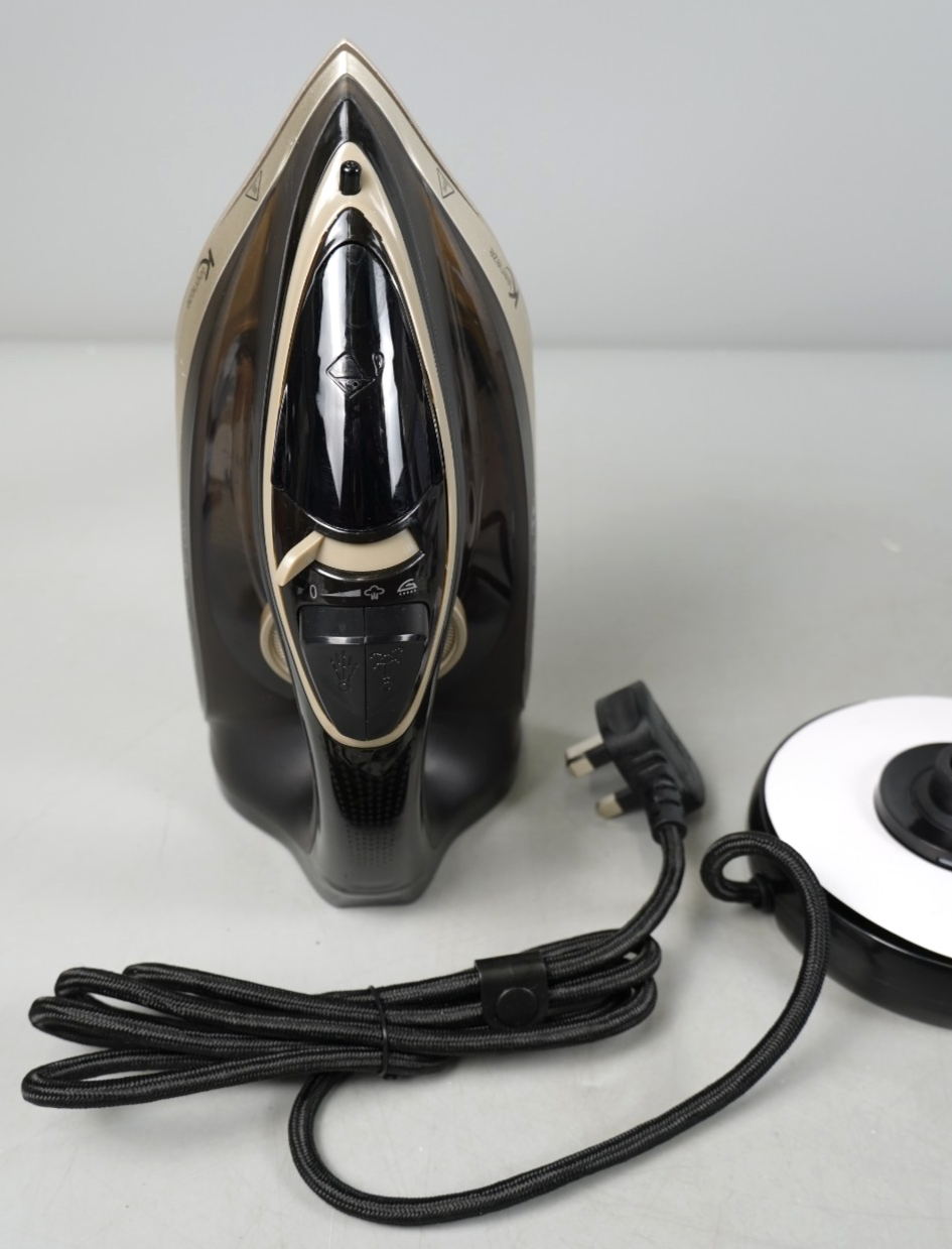 2 in 1 Steam Iron Cordless Kleeneze 2600 W