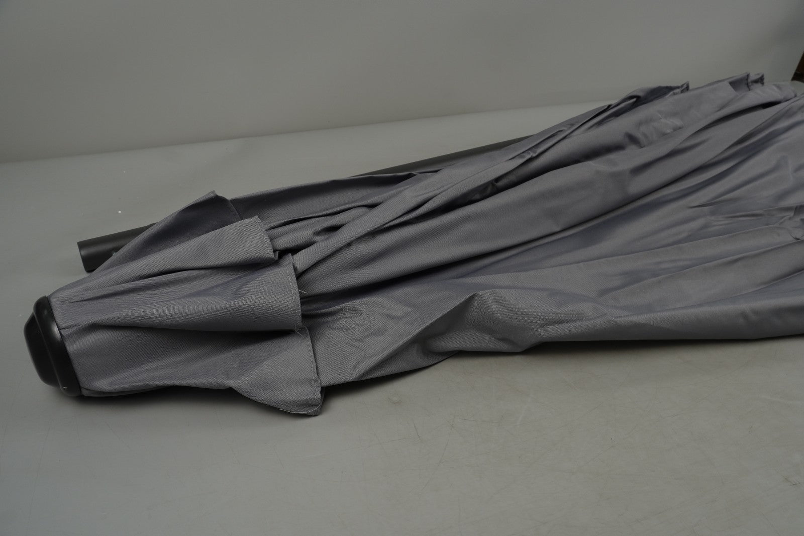 2.5M Grey Garden Parasol Sun Shade Umbrella SunDazeCrank Handle Tilt Mechanism