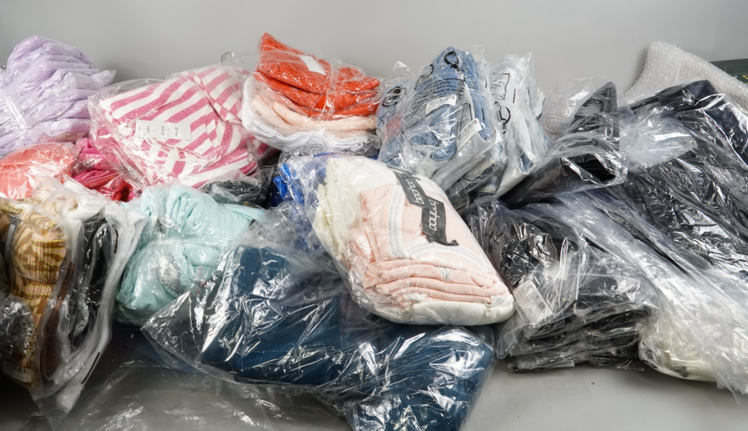 JOBLOT Branded Clothing approximative 8 packs 75 pieces Bulk New with tags