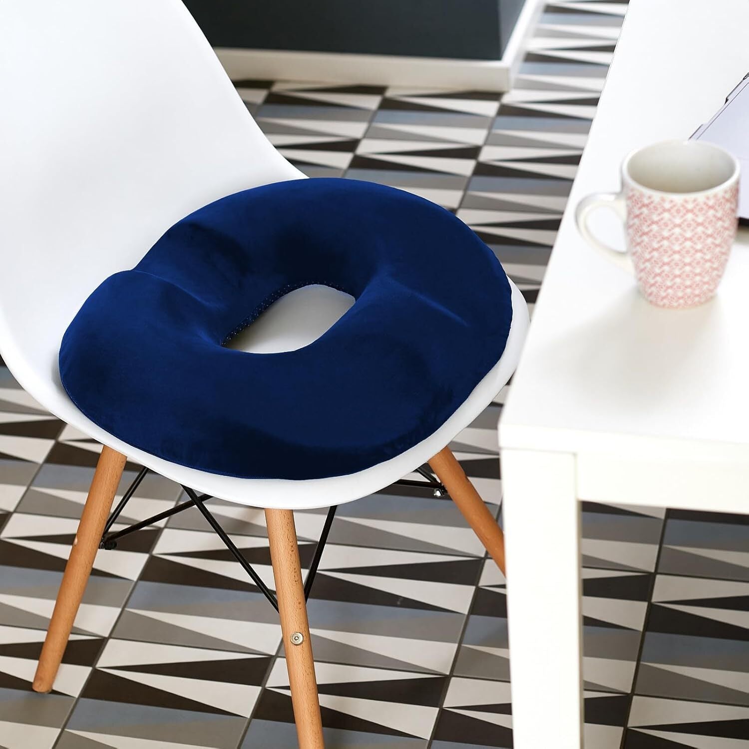 Doughnut Cushion Coccyx Tailbone Pain Pressure Relief Orthopedic Donut USED