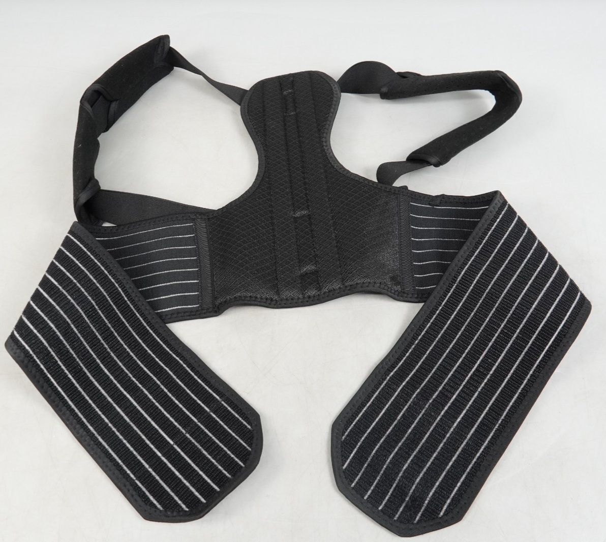 Posture Corrector Adjustable Back Brace Back Support Belt (M, Waist 35'- 47')