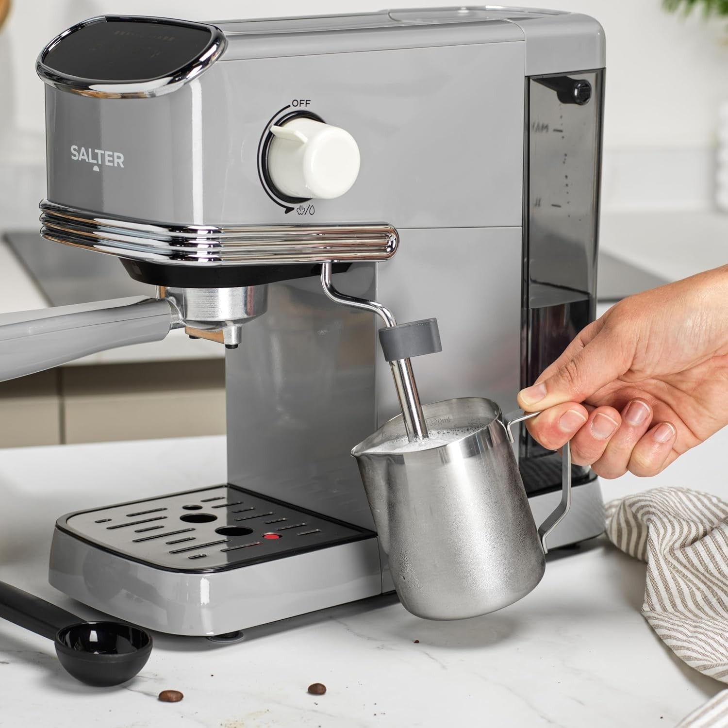 Espresso machine with digital LED display Salter with milk frothing wand