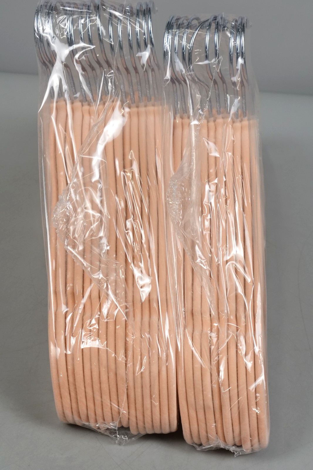 25 Velvet Coat Hangers 41.5 cm Wide Space-Saving 360° Swivel Light Pink