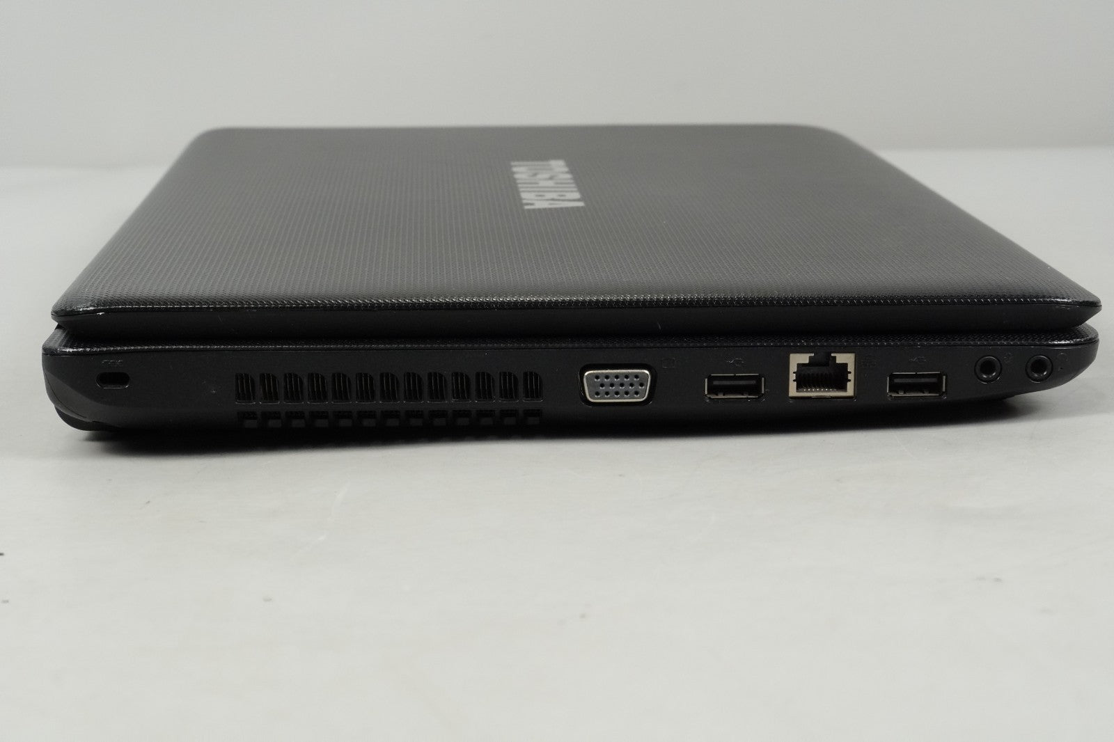 TOSHIBA SATELLITE C650-166, Dual Core T4500 2.3GHz, 4GB RAM, 128GB SSD NO WEBCAM