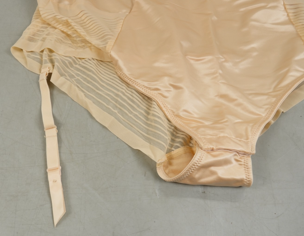 Shapewear Medium Tummy Control Wired Plunge Body Suit 44D MAGISCULPT Almond