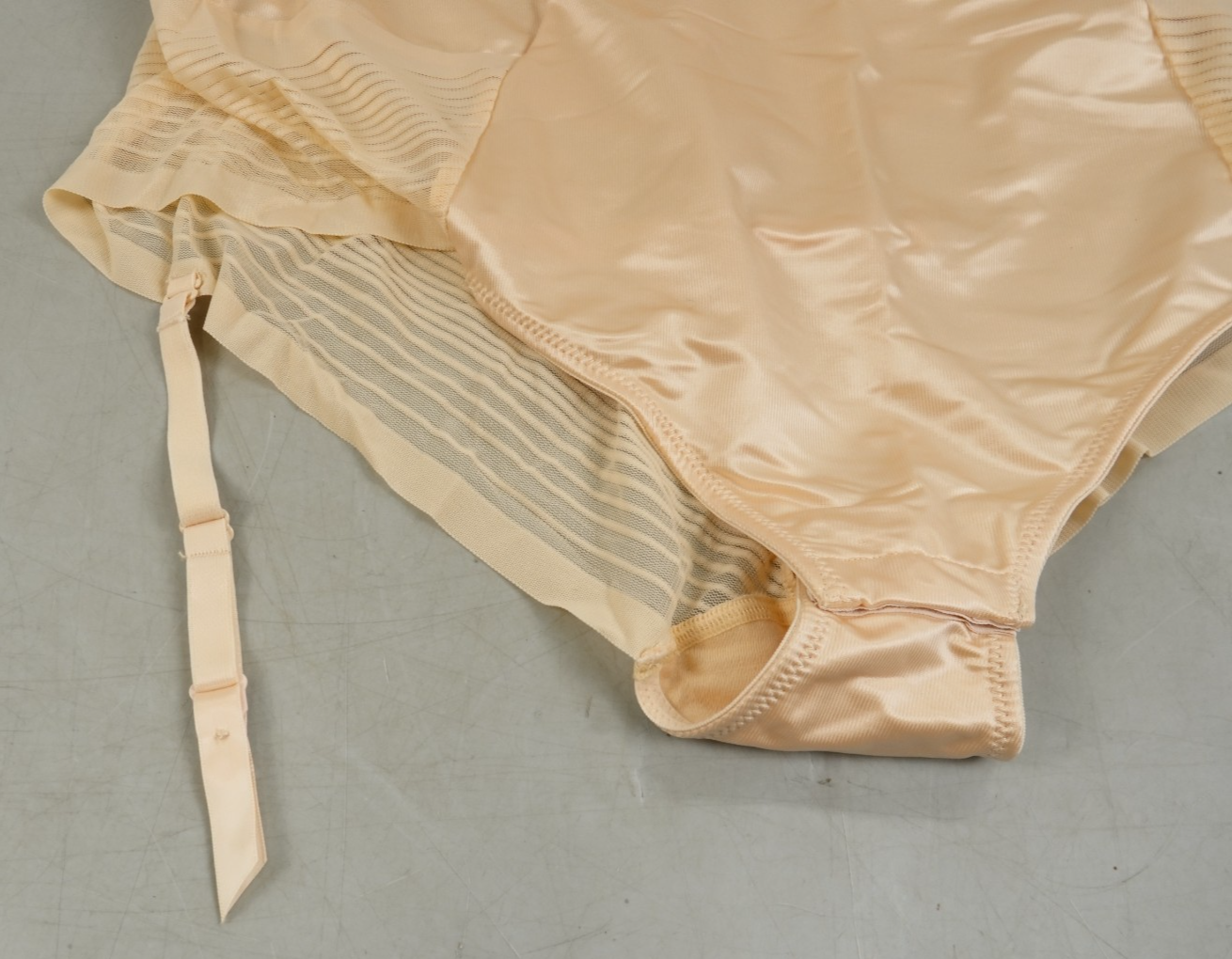 Shapewear Medium Tummy Control Wired Plunge Body Suit 44D MAGISCULPT Almond