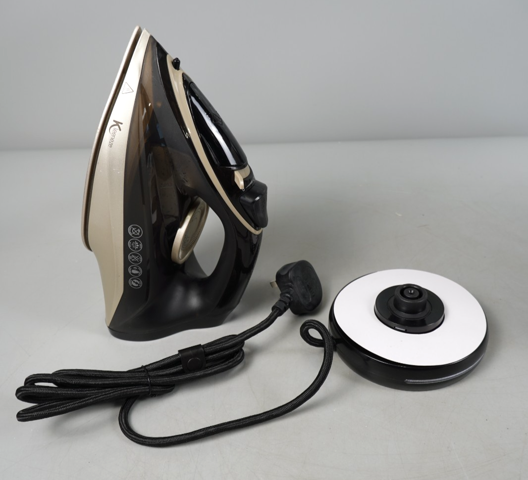 2 in 1 Steam Iron Cordless Kleeneze 2600 W