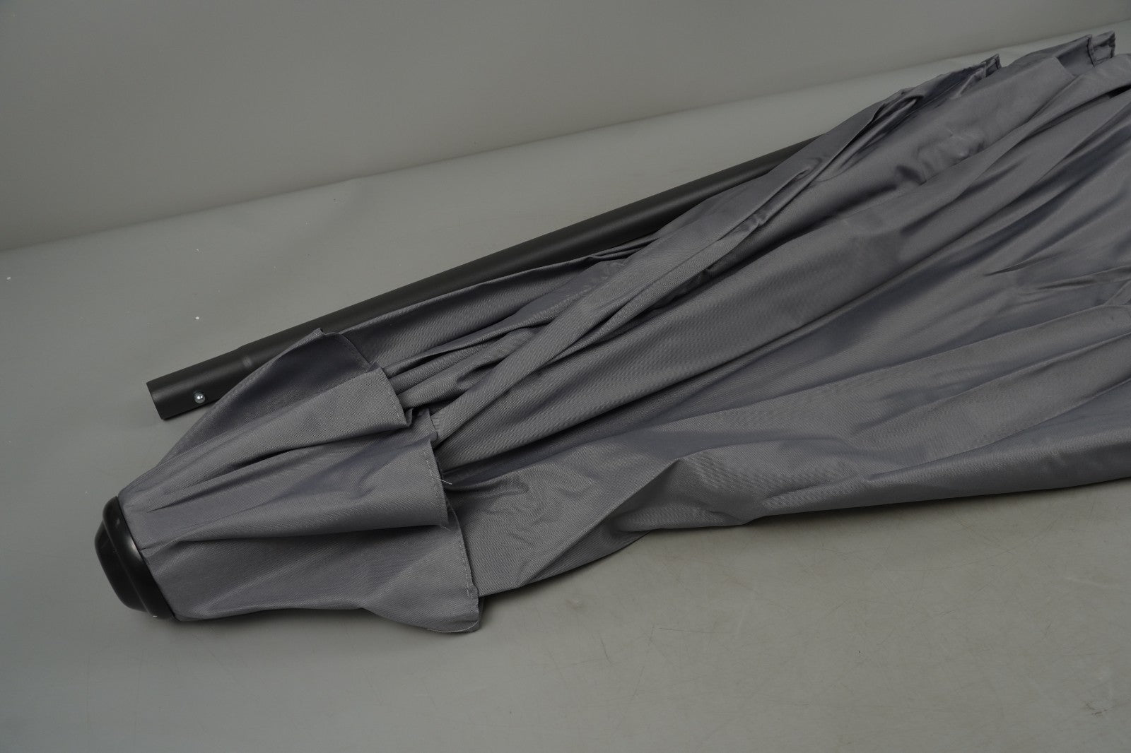 2.5M Grey Garden Parasol Sun Shade Umbrella SunDazeCrank Handle Tilt Mechanism