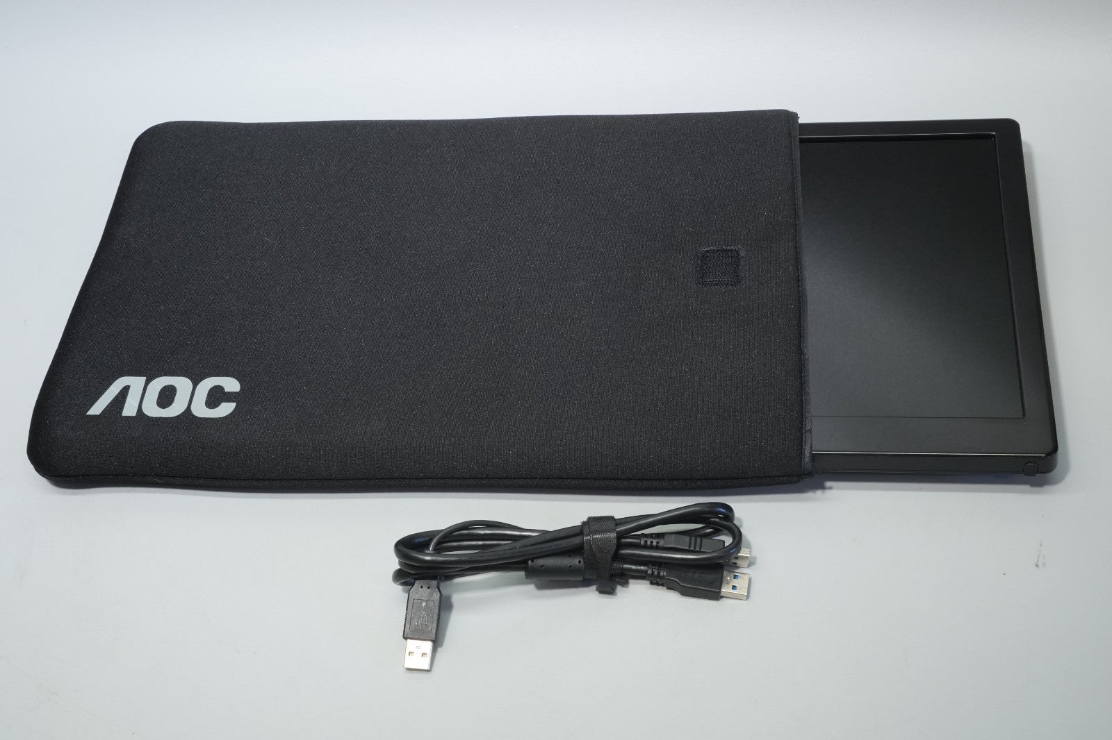 AOC Portable Monitor E1659FWU 15.6” USB 3.0 LED (156LM00005) USED w Carry Case