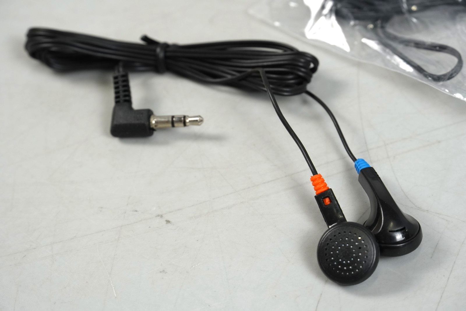 JOBLOT Disposable Earbuds Headphones Bulk Earphones for Schools, Libraries etc