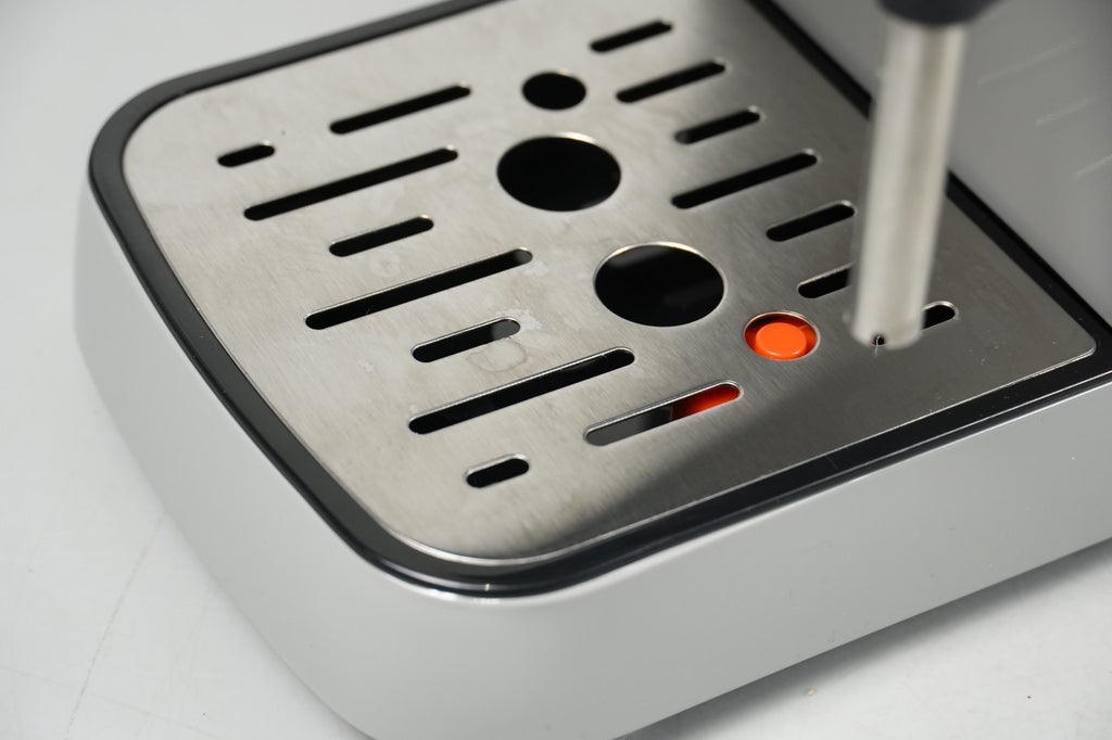 Espresso machine with digital LED display Salter with milk frothing wand