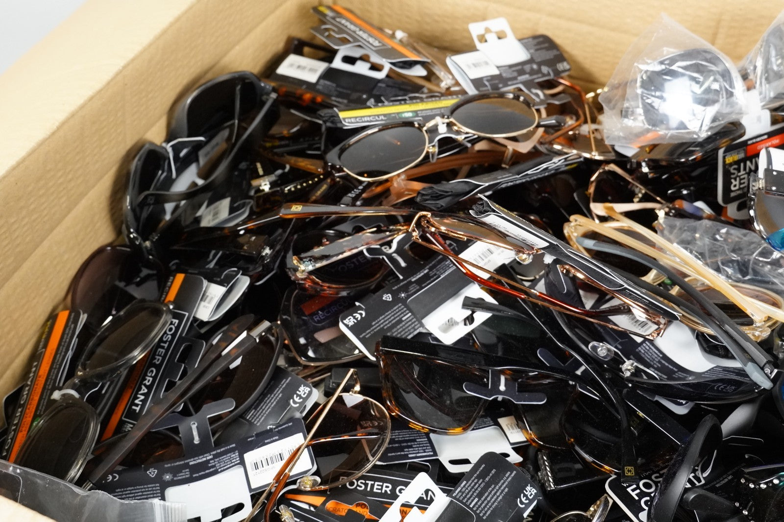 JOBLOT 300 Mixed Mens & Females Foster & Grant Sunglasses over £4000 RRP Carboot