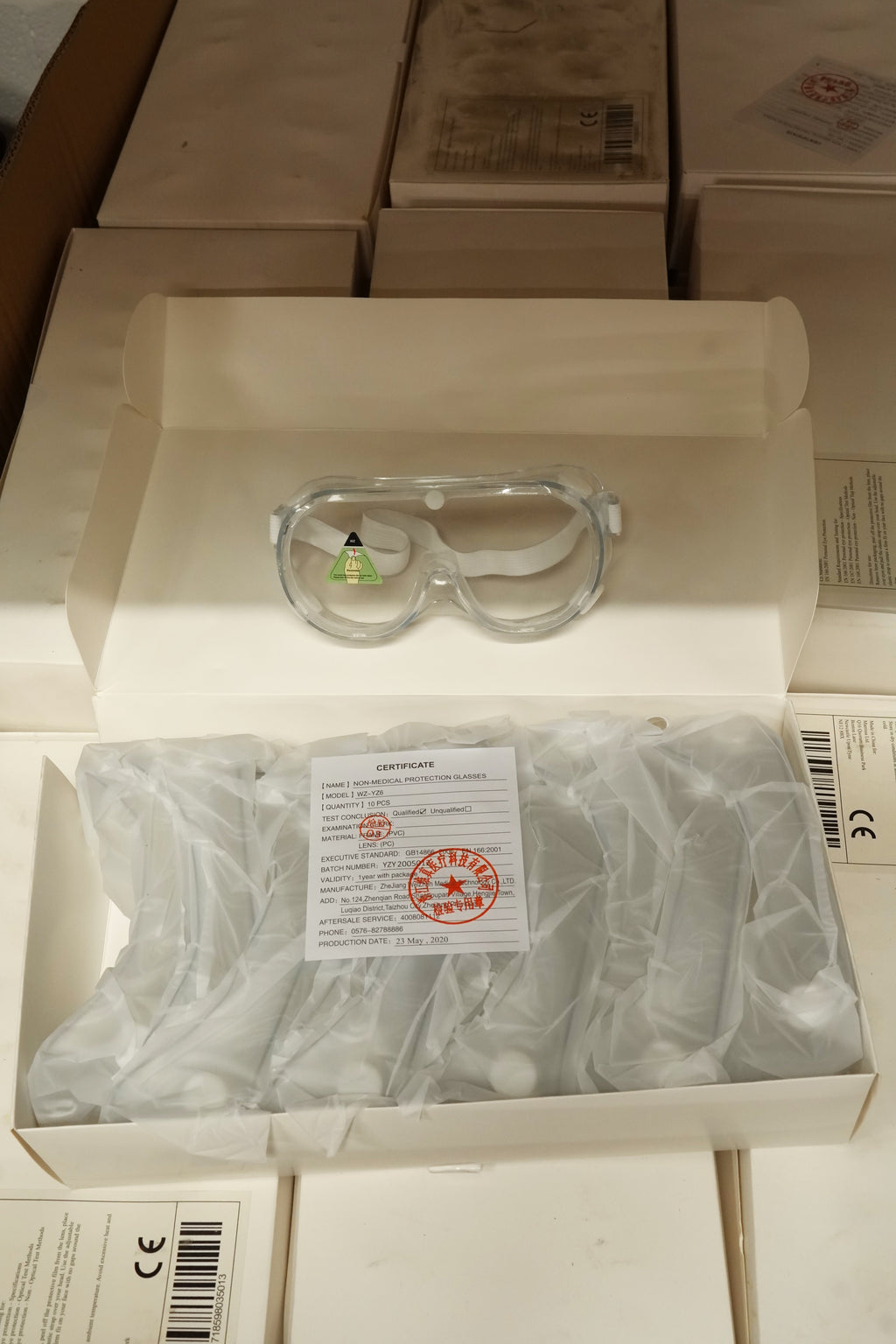 Lot 59 - 114boxes of 10 Safety Goggles per box. Expired certificate