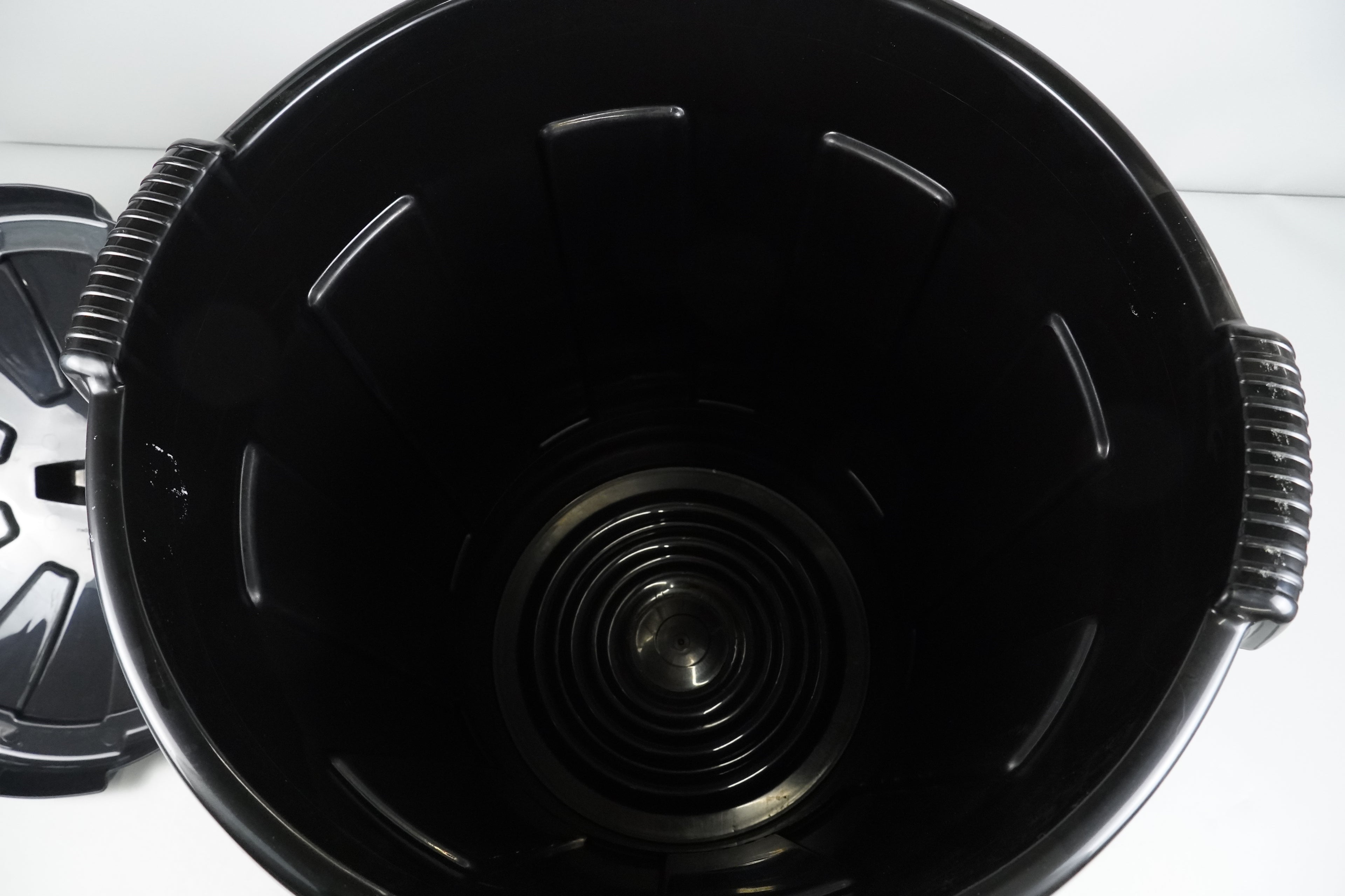 Wham 80 Litre Black Dustbin with Secure Lid – Made in Britain