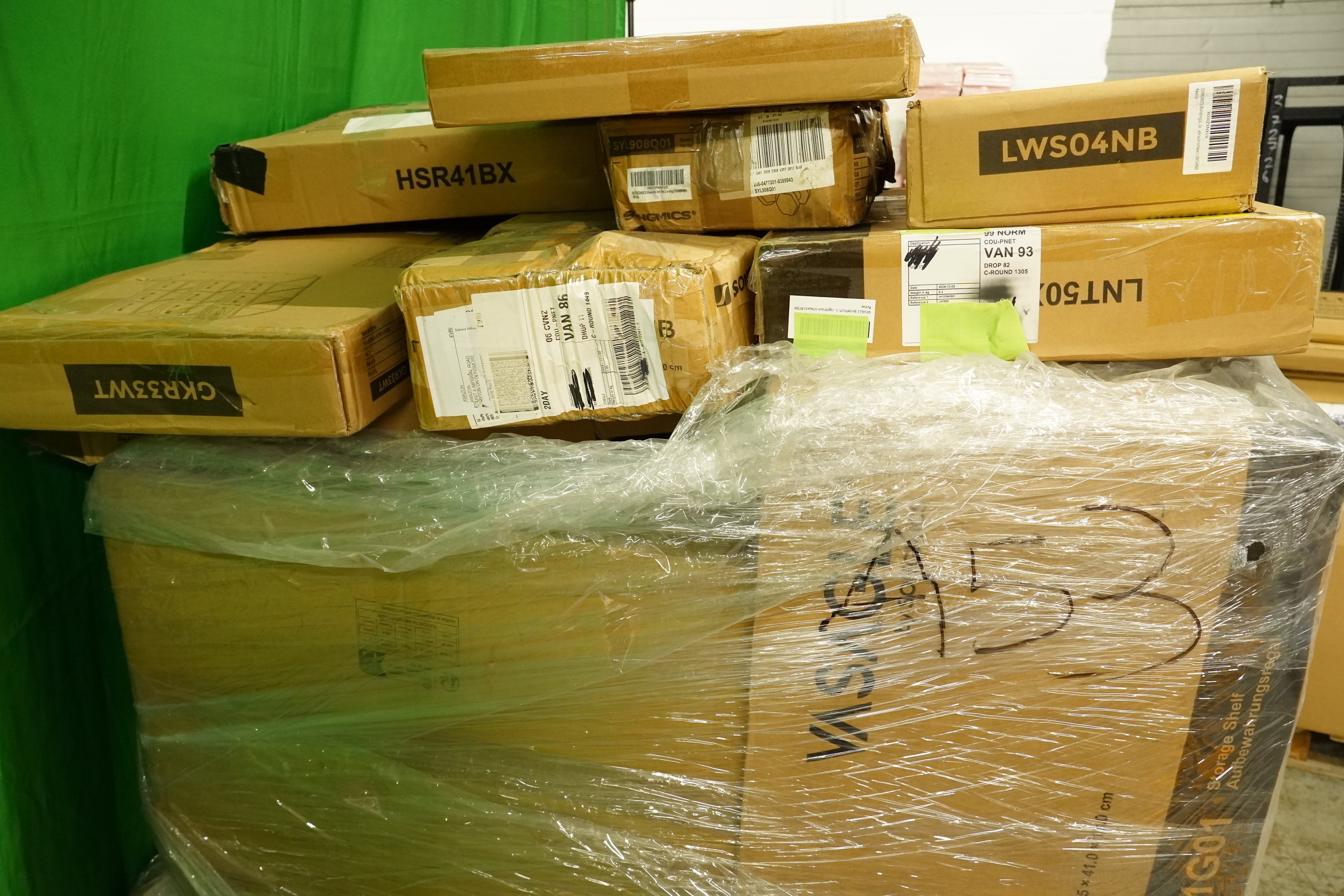 Lot 40 - Unmanifested Amazon Returns Pallet