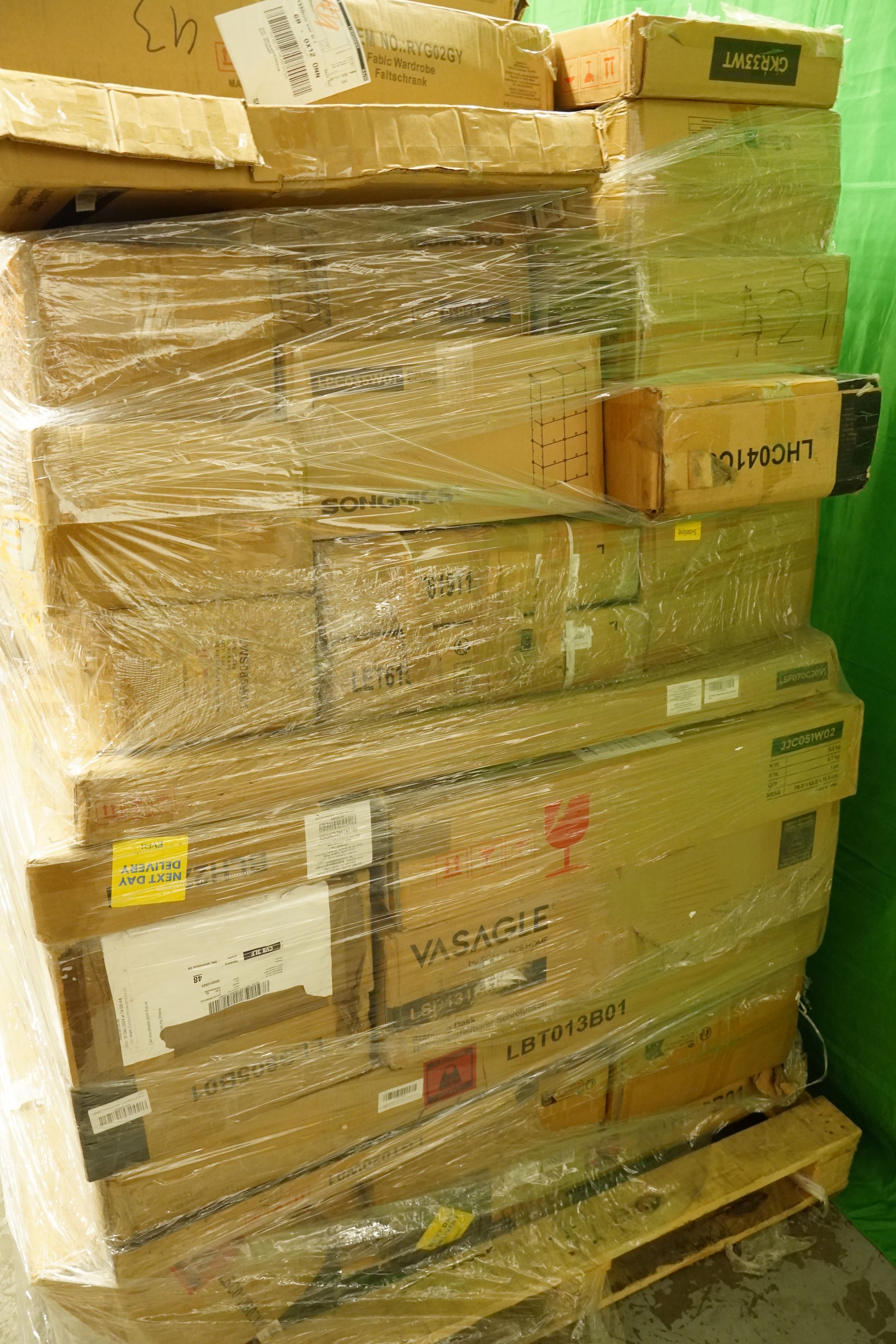 Lot 41 - Unmanifested Amazon Returns Pallet