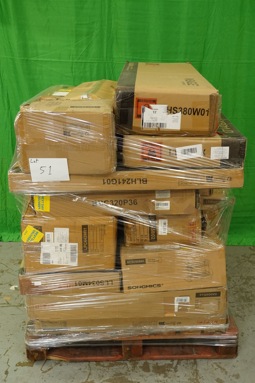 Lot 51 - Unmanifested Amazon Returns Pallet