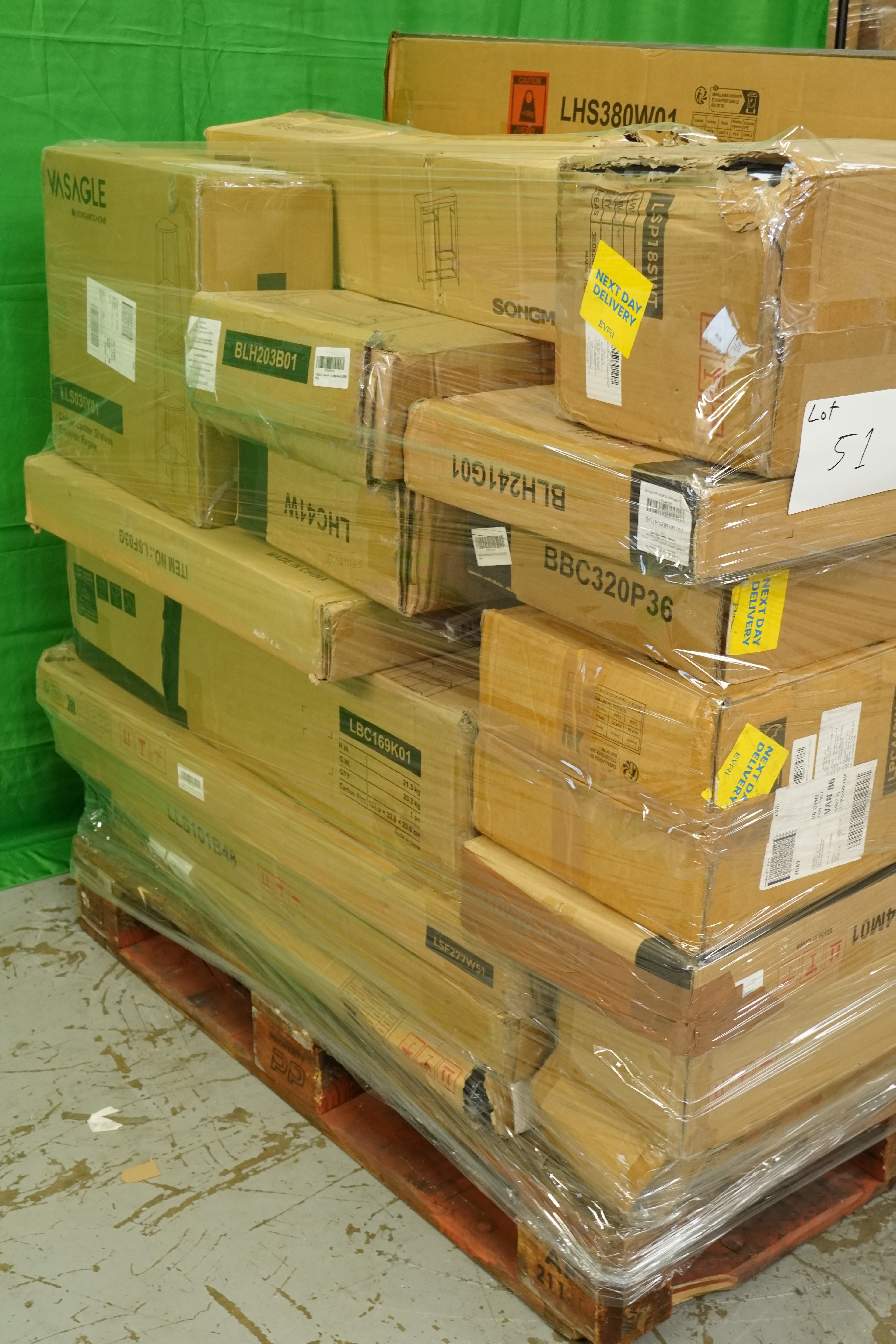 Lot 51 - Unmanifested Amazon Returns Pallet