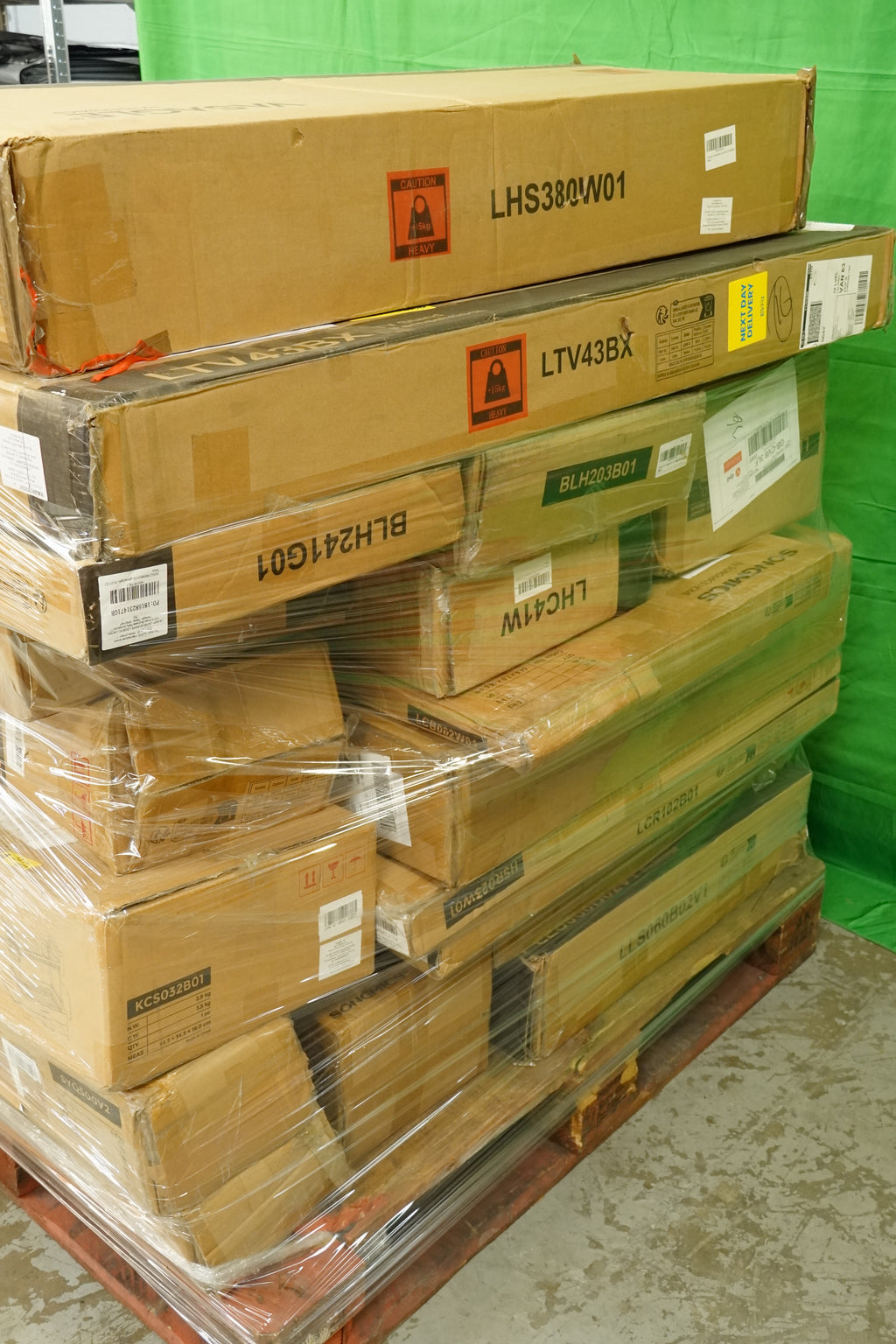 Lot 51 - Unmanifested Amazon Returns Pallet