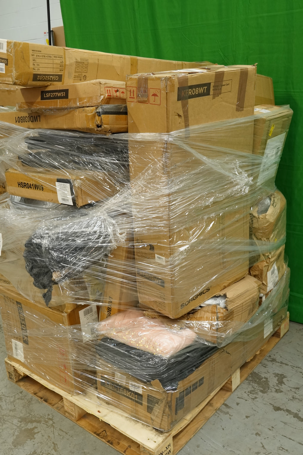 Lot 53 - Unmanifested Amazon Returns Pallet