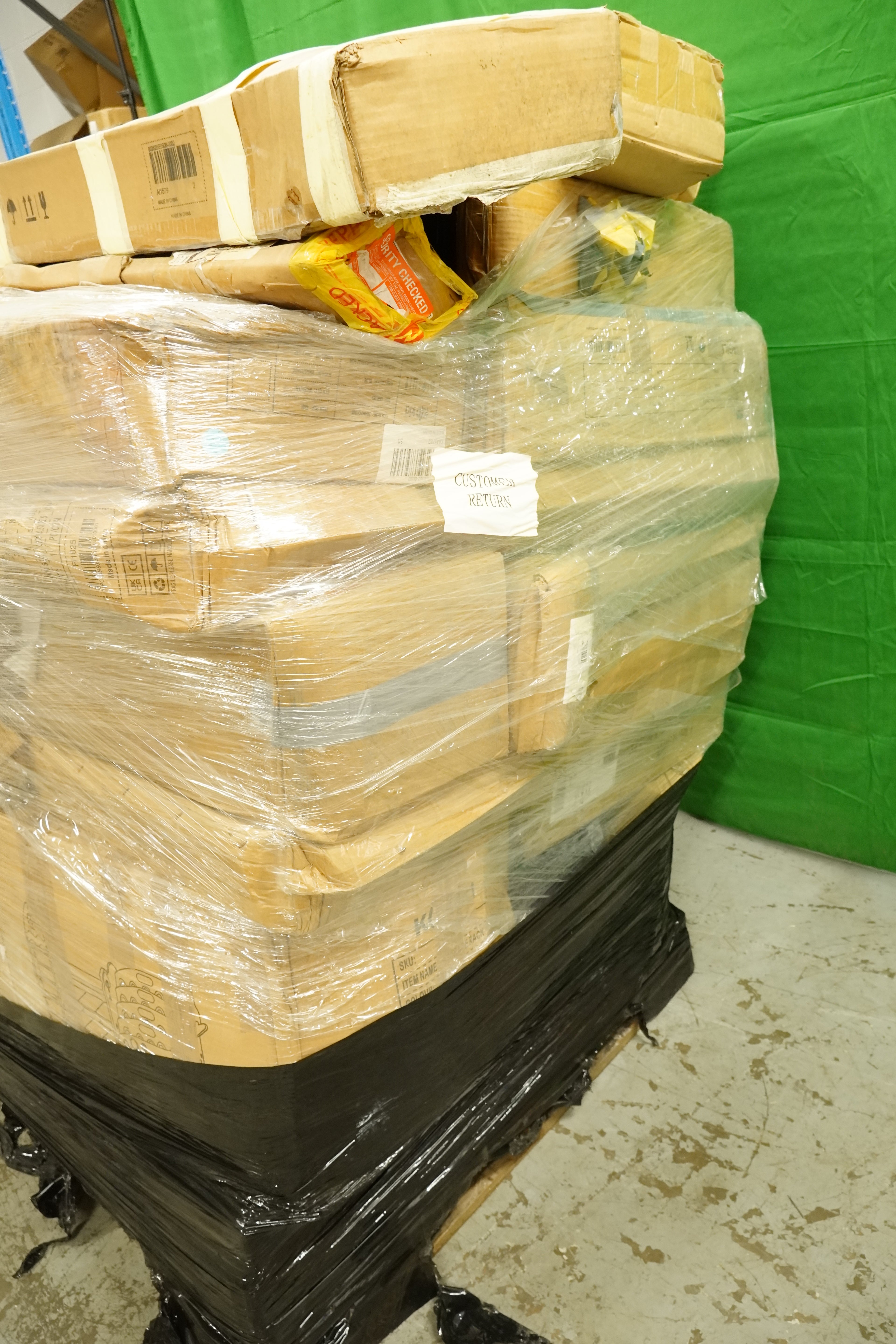 Lot 54 - Pallet of customer returns