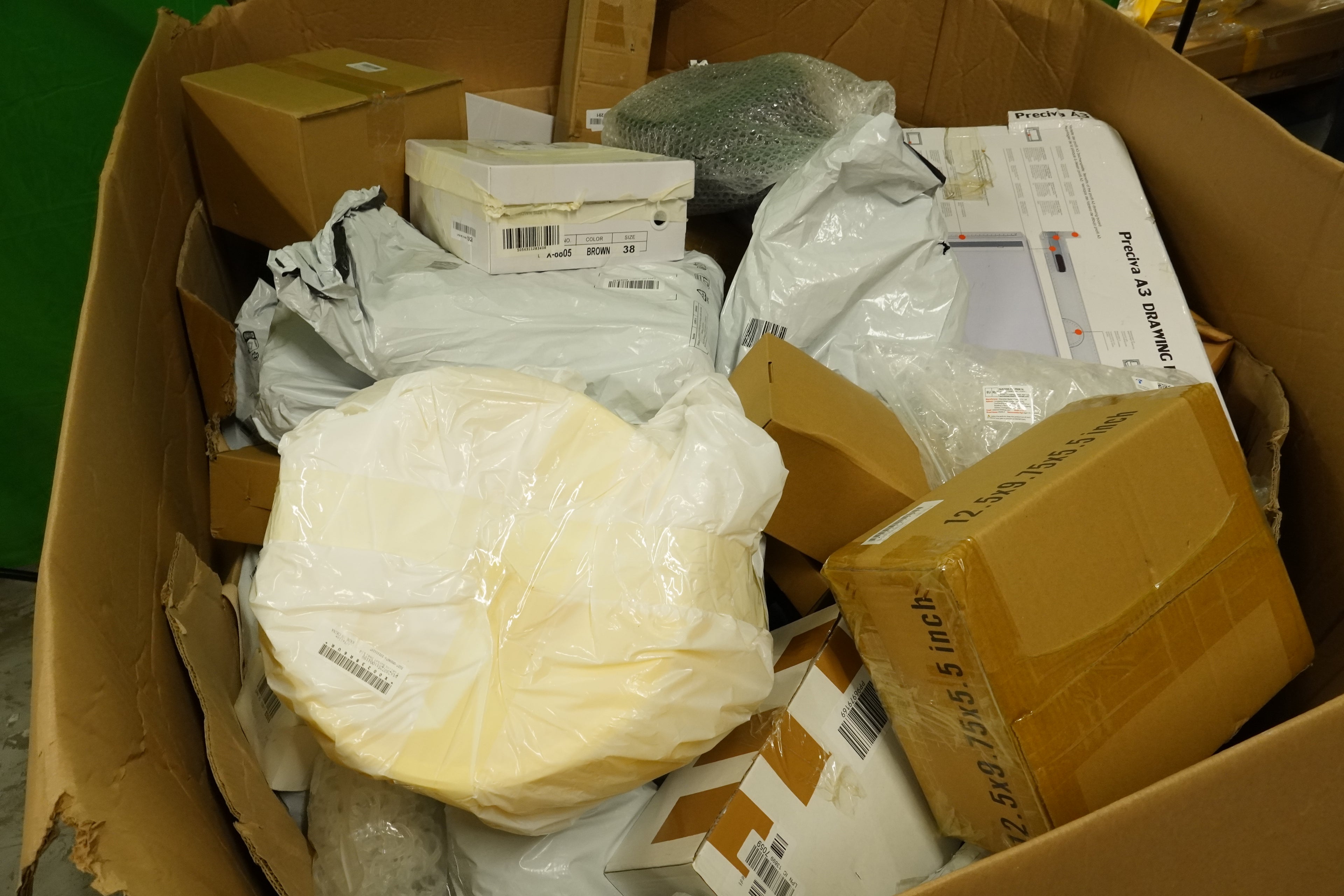 Lot 57 - Amazon Mixed Pallet of New and Returned items