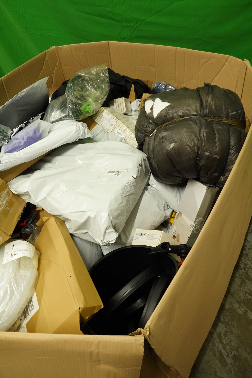 Lot 58 - Amazon Mixed Pallet of New and Returned items