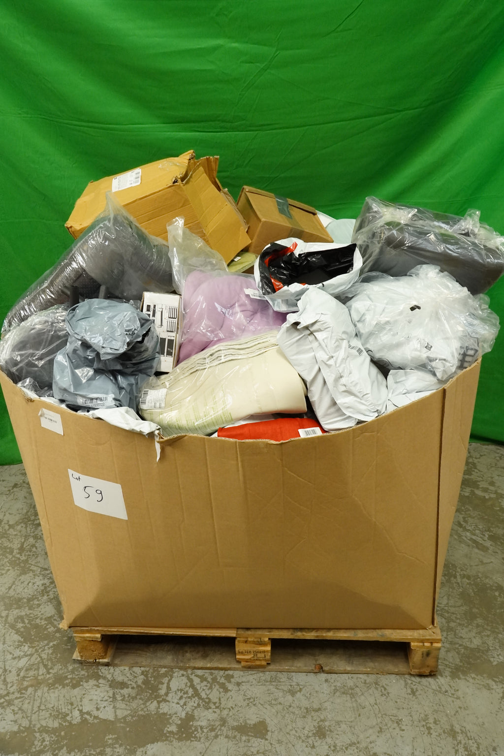 Lot 59 - Amazon Mixed Pallet of New and Returned items