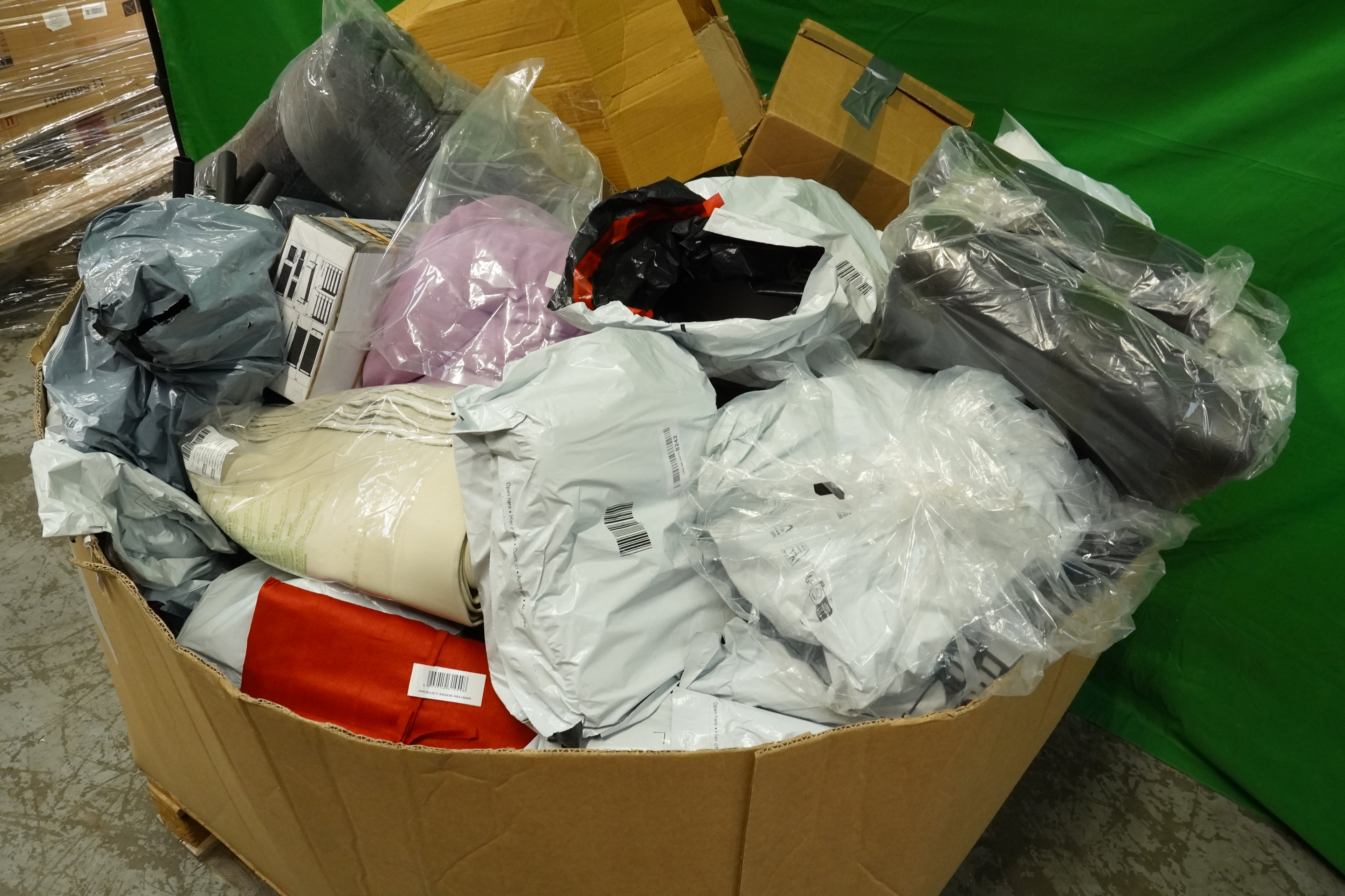 Lot 59 - Amazon Mixed Pallet of New and Returned items