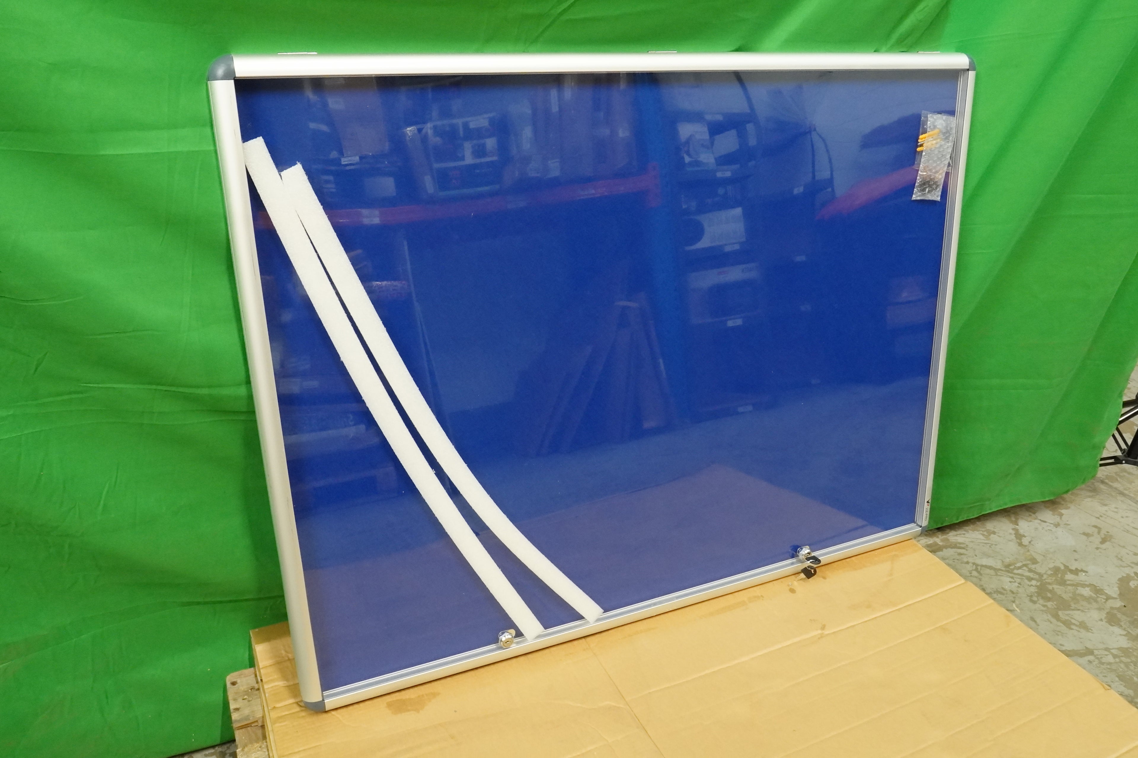 Bulletin Board Lockable Notice Board Fabric Felt Blue 120x90cm Silver Aluminium Frame - COLLECTION ONLY